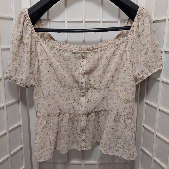 Floral top with Tag - Picture 1 of 7